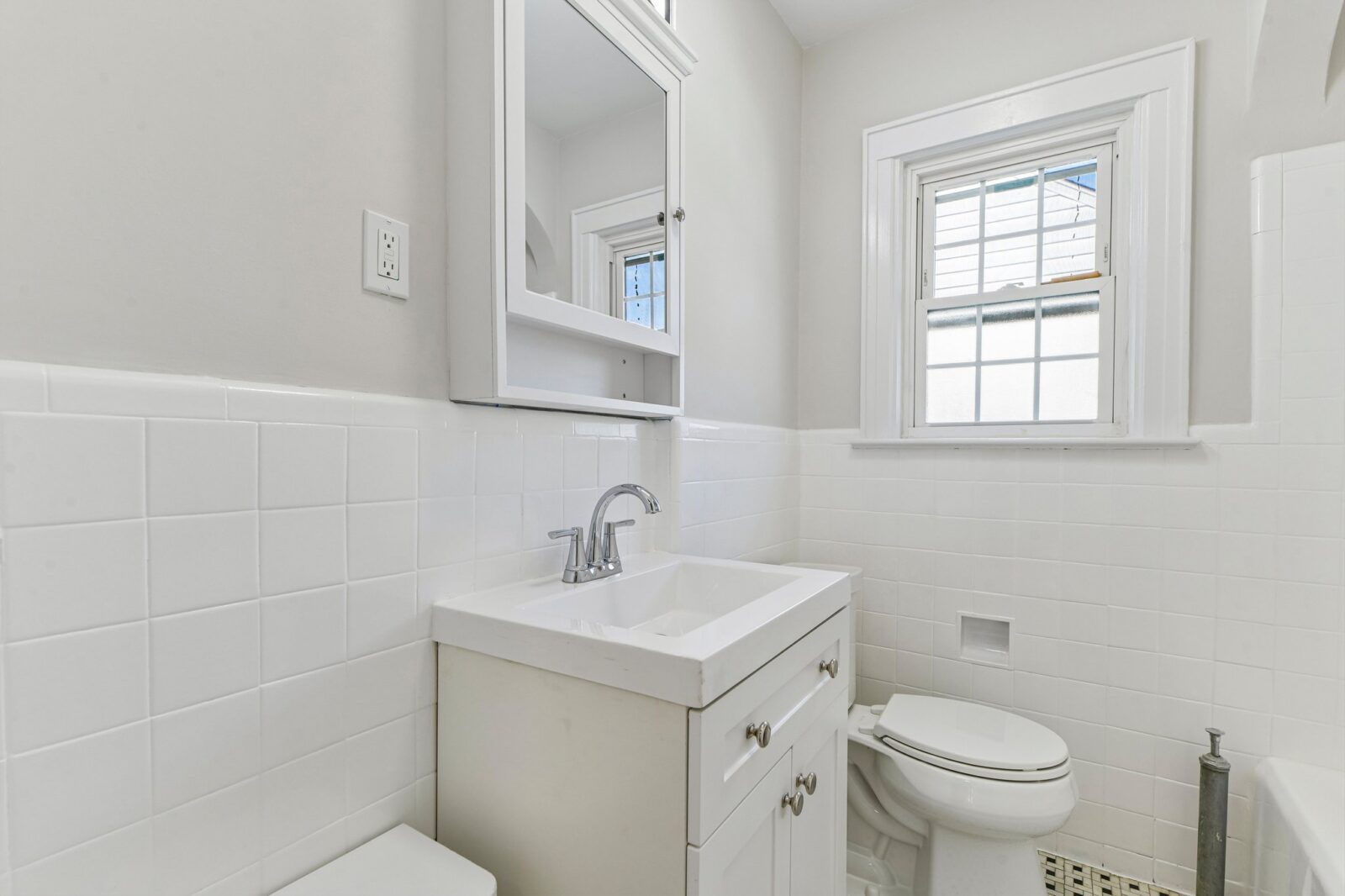 17-web-or-mls-Paul Ave-S1909-015